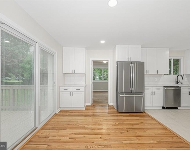 8624 Parliament Drive - Photo Thumbnail 14