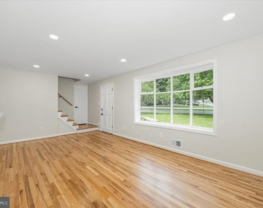 8624 Parliament Drive - Photo Thumbnail 18