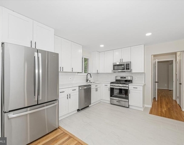 8624 Parliament Drive - Photo Thumbnail 9