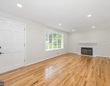 8624 Parliament Drive - Photo Thumbnail 17