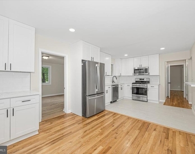 8624 Parliament Drive - Photo Thumbnail 13