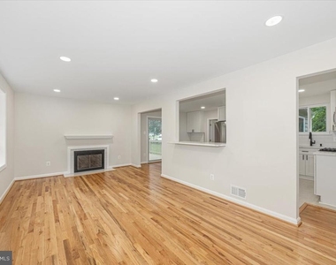 8624 Parliament Drive - Photo Thumbnail 15