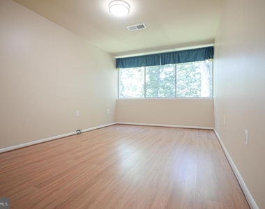 4410 Briarwood Court N - Photo Thumbnail 2