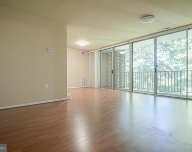 4410 Briarwood Court N - Photo Thumbnail 1