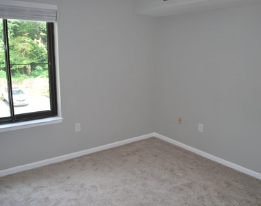 9707 Kings Crown Court - Photo Thumbnail 10