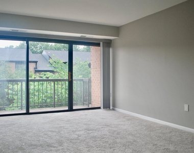 9707 Kings Crown Court - Photo Thumbnail 1