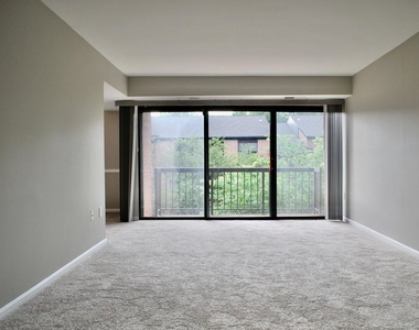 9707 Kings Crown Court - Photo Thumbnail 2