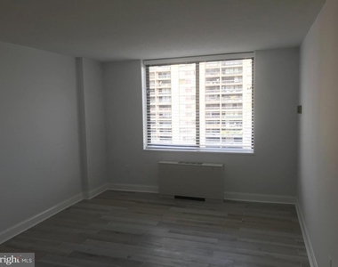 3705 S George Mason Drive - Photo Thumbnail 9