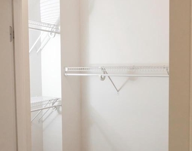 520 John Carlyle Street - Photo Thumbnail 7