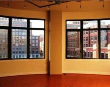 520 John Carlyle Street - Photo Thumbnail 4