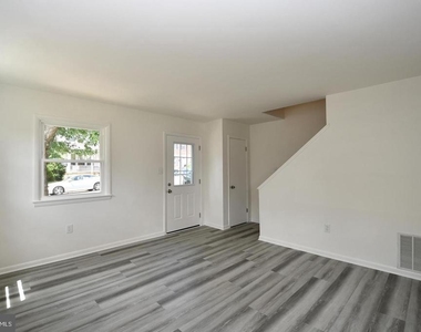 201 Laverne Avenue - Photo Thumbnail 2