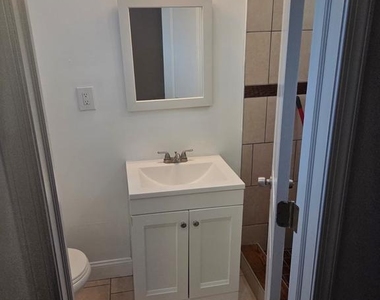 2467 N 79th Avenue - Photo Thumbnail 14