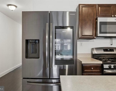 2467 N 79th Avenue - Photo Thumbnail 6