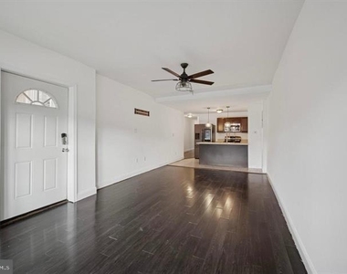 2467 N 79th Avenue - Photo Thumbnail 3