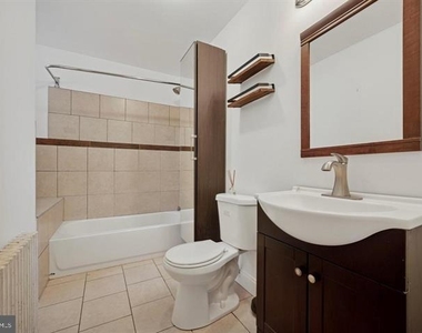 2467 N 79th Avenue - Photo Thumbnail 11