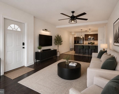 2467 N 79th Avenue - Photo Thumbnail 4