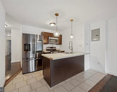 2467 N 79th Avenue - Photo Thumbnail 5