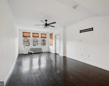 2467 N 79th Avenue - Photo Thumbnail 1