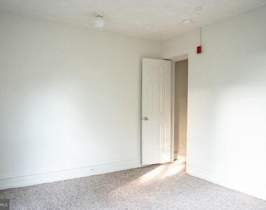 835 E Chelten Avenue - Photo Thumbnail 3