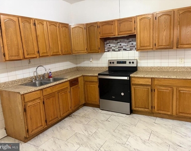 7058 Saybrook Avenue - Photo Thumbnail 8