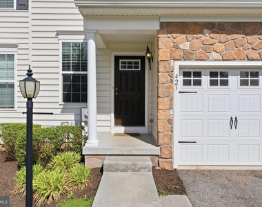 423 Sweet Bay Lane - Photo Thumbnail 3