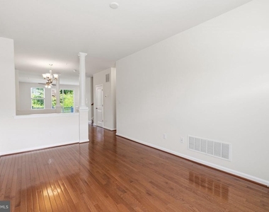 423 Sweet Bay Lane - Photo Thumbnail 5