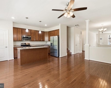 423 Sweet Bay Lane - Photo Thumbnail 12