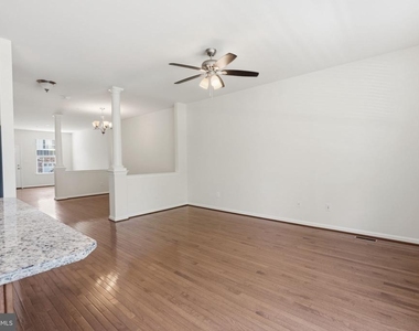 423 Sweet Bay Lane - Photo Thumbnail 14