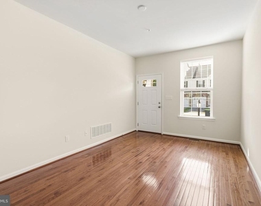 423 Sweet Bay Lane - Photo Thumbnail 6