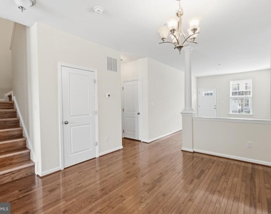 423 Sweet Bay Lane - Photo Thumbnail 9