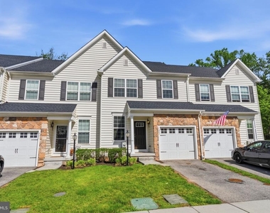 423 Sweet Bay Lane - Photo Thumbnail 2