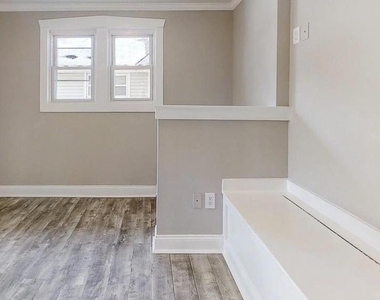 30 E 4th Avenue - Photo Thumbnail 7