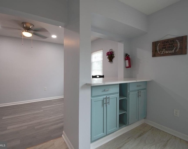 1012 W 3rd Street - Photo Thumbnail 7