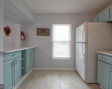1012 W 3rd Street - Photo Thumbnail 6