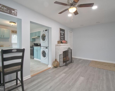 1012 W 3rd Street - Photo Thumbnail 2
