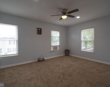 1012 W 3rd Street - Photo Thumbnail 10