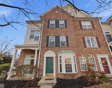 9900 Sassafras Lane - Photo Thumbnail 2