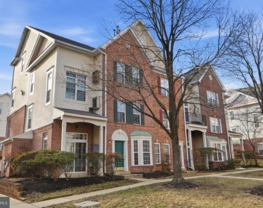 9900 Sassafras Lane - Photo Thumbnail 1