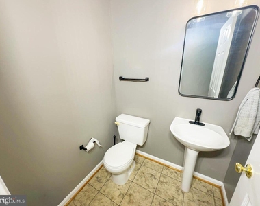7822 Quill Point Drive - Photo Thumbnail 13