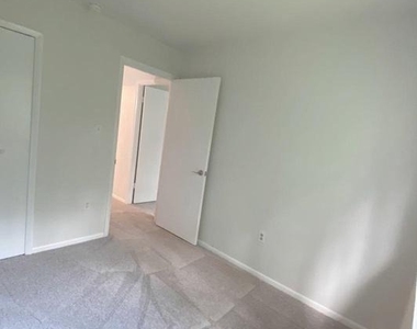 15947 Dorset Road - Photo Thumbnail 12