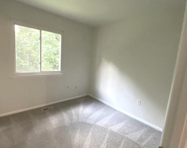 15947 Dorset Road - Photo Thumbnail 11