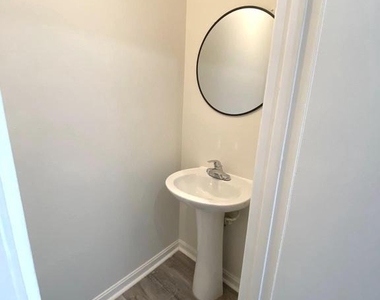 15947 Dorset Road - Photo Thumbnail 7