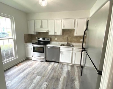 15947 Dorset Road - Photo Thumbnail 2