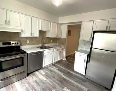 15947 Dorset Road - Photo Thumbnail 3