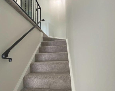 15947 Dorset Road - Photo Thumbnail 8