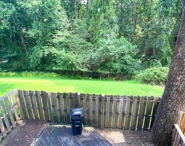 15947 Dorset Road - Photo Thumbnail 23