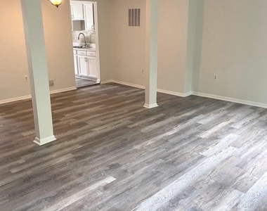 15947 Dorset Road - Photo Thumbnail 5