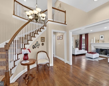 5115 Cape Cod Court - Photo Thumbnail 4