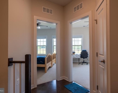 10536 My Girl Place - Photo Thumbnail 35