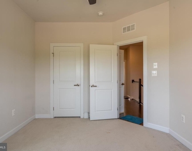 10536 My Girl Place - Photo Thumbnail 34